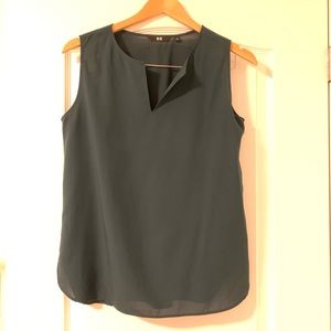 UNIQLO easy care sleeveless blouse